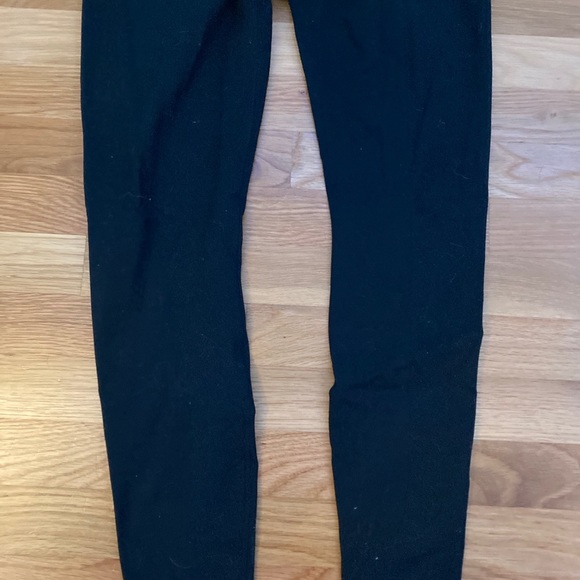Black (low rise) Fabletics power hold leggings - Picture 4 of 5